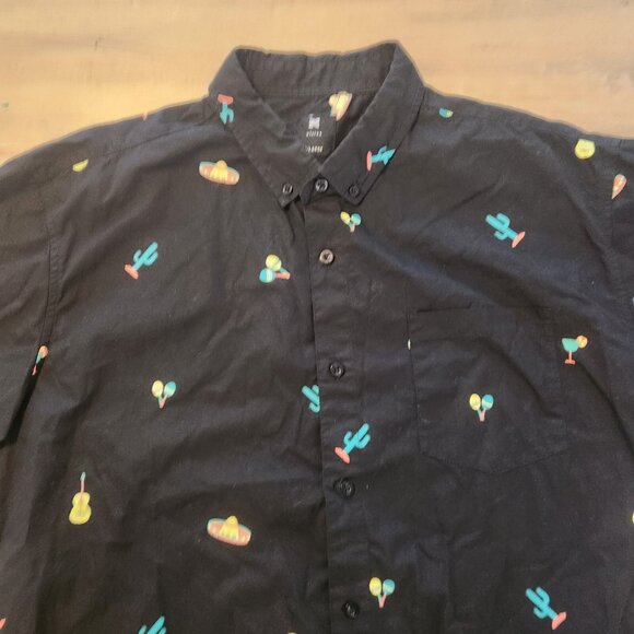 Visive Shirt Cinco De Mayo Theme Sombreros Cactus Short Sleeve Mens XL EUC - Picture 3 of 11